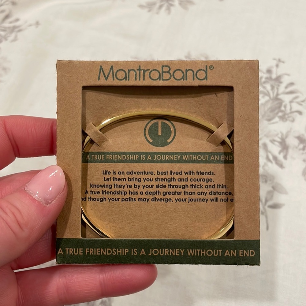 MantraBand bracelet with “a true friendship is a journey without an end” saying
